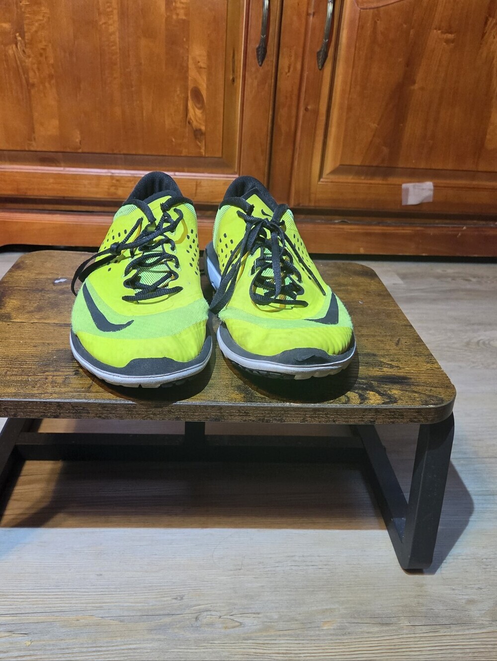 Women  Nike FS Lite Run in the "Volt Yellow" colorway Size 9.5 - Picture 4 of 8